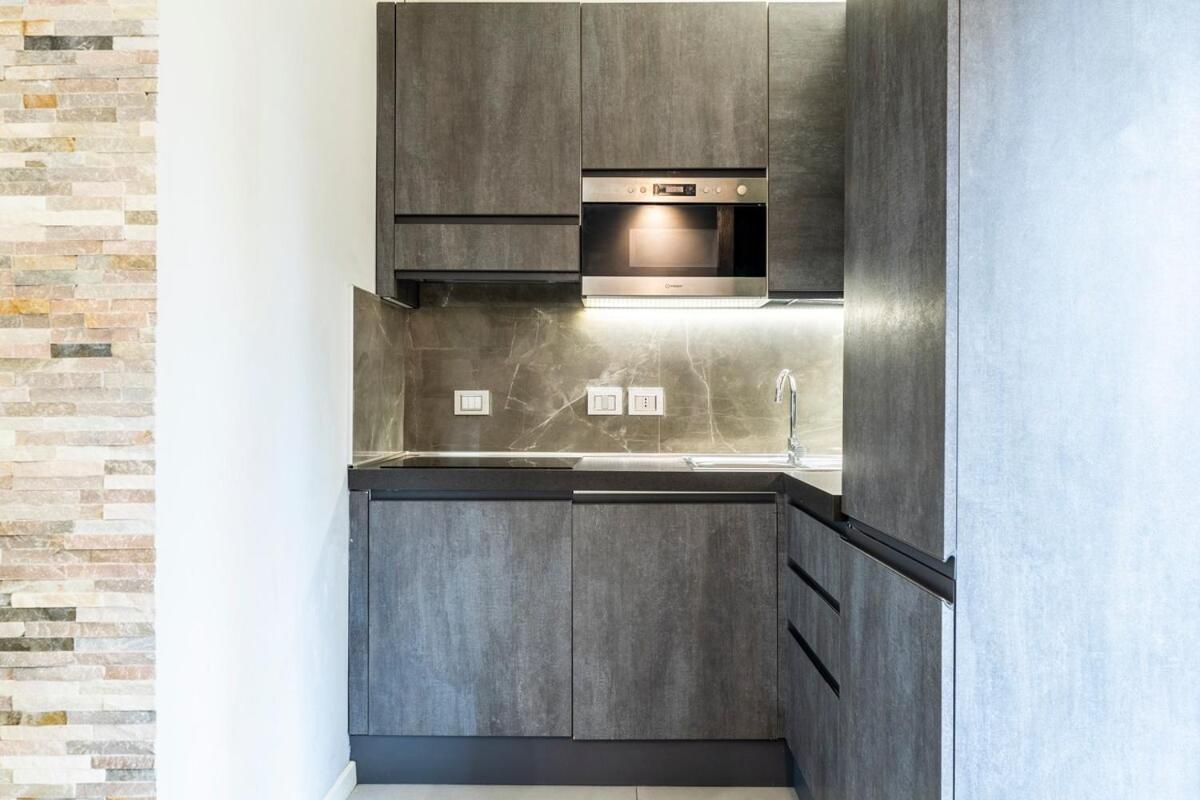 New - 2 Min Metro Batoni - Luxury Con Posto Auto Apartment